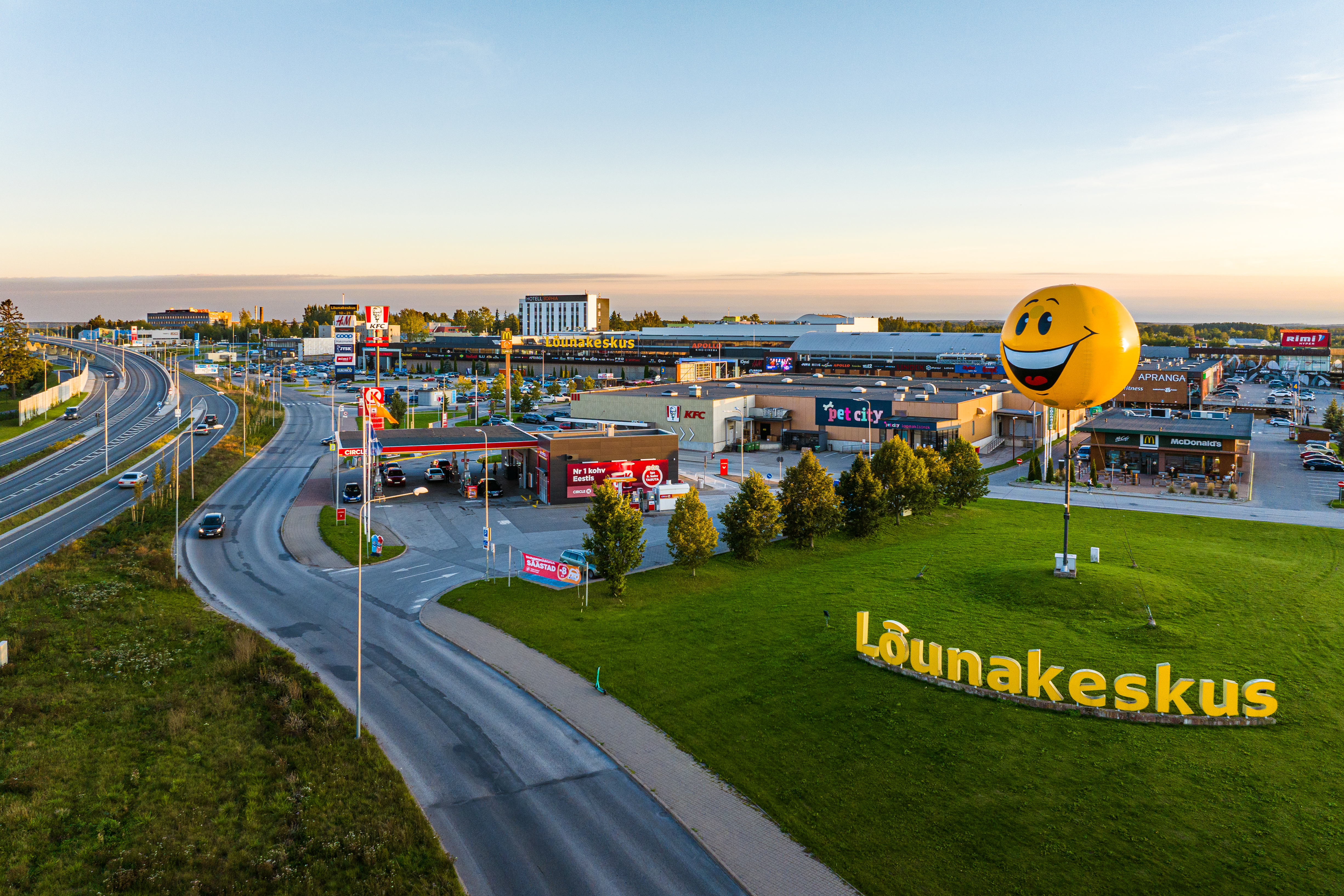 L&otilde;unakeskus The largest shopping and entertainment center in South Estonia